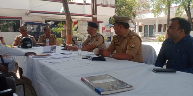 थाना समाधान दिवस में प्रशासनिक-पुलिस अधिकरियों ने समस्याएं सुनी,