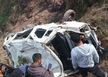 4 people killed, 8 others injured as tempo vehicle falls into gorge in Reasi