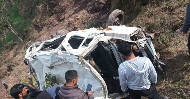4 people killed, 8 others injured as tempo vehicle falls into gorge in Reasi