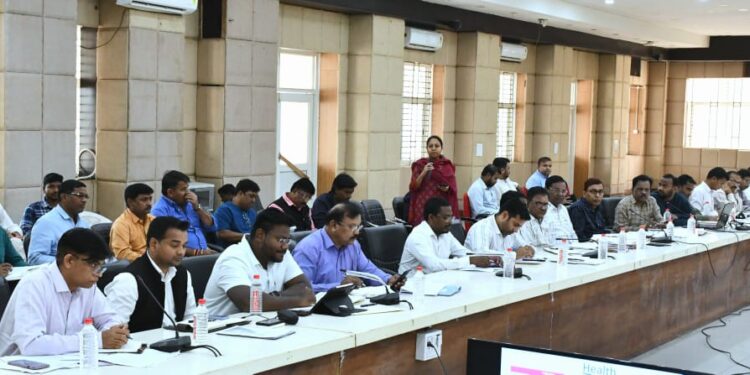 बलरामपुर: प्रधानमंत्री आवास योजना की क्रियान्वयन में तेजी लाने के निर्देश- कलेक्टर..