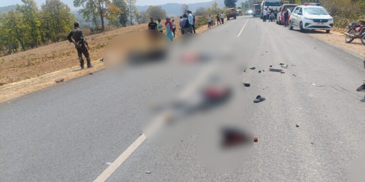 बलरामपुर के चिरई बिरीया घाट पर पिकअप और बाइक की जबरदस्त भिड़ंत, तीन की मौत..