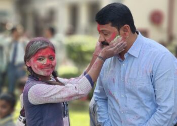 पान कुंवर इंटरनेशनल स्कूल में होली महोत्सव का भव्य आयोजन