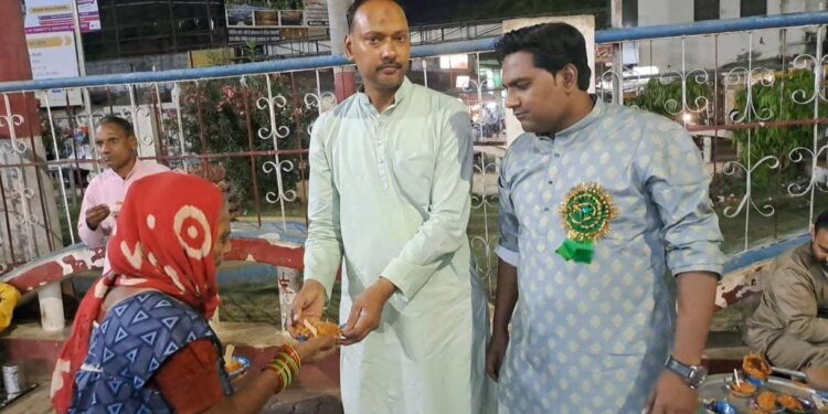 ईद मिलन कार्यक्रम में सिद्दीकी समाज के सैंकड़ों लोगों ने लिया भाग गले मिलकर दी मुबारकबाद