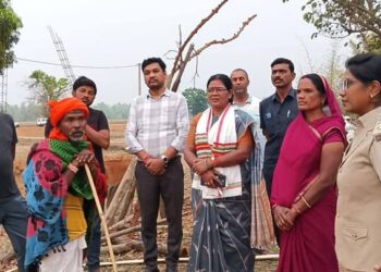 शंकरगढ़: जंगल के हाथी के हमले में महिला की मौत, विधायक ने किया परिवार को सहयोग…