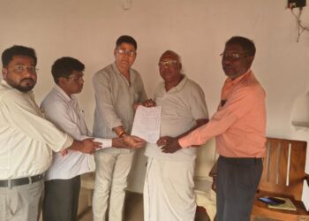 कुसमी में व्यवहार न्यायालय की स्थापना की मांग को लेकर सरगुजा सांसद से सौजन्य मुलाकात..