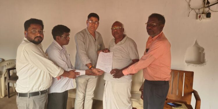 कुसमी में व्यवहार न्यायालय की स्थापना की मांग को लेकर सरगुजा सांसद से सौजन्य मुलाकात..