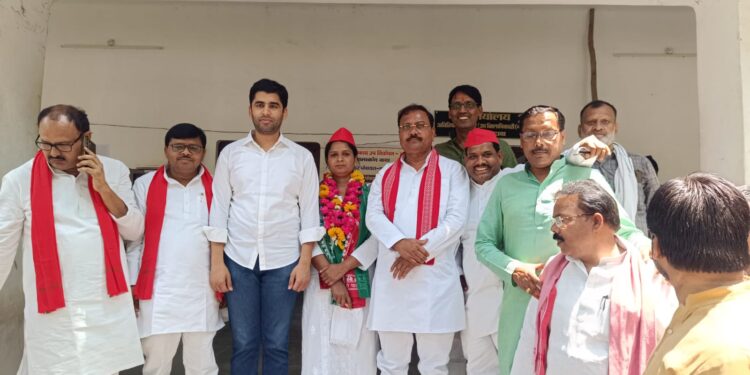 इकदिल नगर पंचायत उपचुनाव में  सपा ने प्रवीण कुमारी पर फिर जताया भरोसा