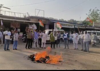 कुसमी: पहलगाम में हुए आतंकी हमले के विरोध में आक्रोश प्रदर्शन एवं पुतला दहन