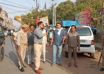 सार्वजनिक स्थलों व मार्गो किनारे बिना अनुमति के लगाए गए होर्डिंग बैनर हटाए गए