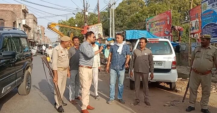 सार्वजनिक स्थलों व मार्गो किनारे बिना अनुमति के लगाए गए होर्डिंग बैनर हटाए गए