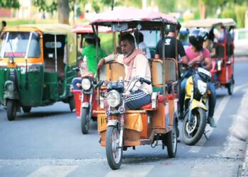 यूपी में ई-रिक्शा और कैब चालकों के लिए नया सुरक्षा नियम लागू
