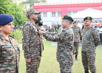 सेनाध्यक्ष जनरल उपेंद्र द्विवेदी ने रेड ईगल डिवीजन का दौरा किया, ऑपरेशनल तैयारियों का लिया जायज़ा