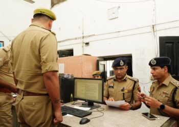बडी़ खबर थाना ऊसराहार पहुंचे आईजी जोगिंदर सिंह व एसएसपी संजय कुमार वर्मा