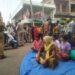 भरथना में बिजली व्यवस्था चरमराई,महिलाएं भी सड़कों पर उतरीं