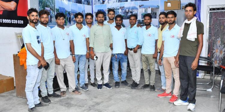 श्याम इनवर्टर बैट्री हाउस ने मनाया 1 वर्ष पूर्ण होने का जश्न, हुआ भंडारे का आयोजन