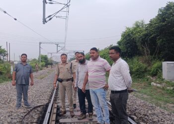 बरेली में ट्रेन पलटाने की साजिश नाकाम: लोको पायलट की सतर्कता से टला बड़ा हादसा