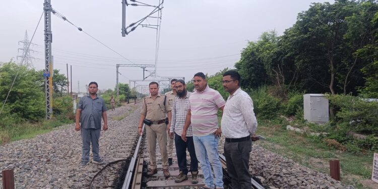 बरेली में ट्रेन पलटाने की साजिश नाकाम: लोको पायलट की सतर्कता से टला बड़ा हादसा