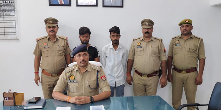 इटावा पुलिस की बड़ी कार्रवाई – 8 चोरी के मोबाइल समेत 2 चोर गिरफ्तार