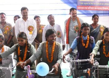 बलरामपुर: शिक्षा की नई रोशनी, जिला स्तरीय शाला प्रवेश उत्सव में नवप्रवेशी बच्चों का हुआ भव्य स्वागत…