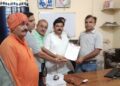 भरथना नगर में विद्युत विभाग द्वारा लगाए जा रहे स्मार्ट मीटर का व्यापार मंडल ने किया विरोध