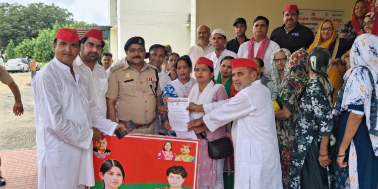 सांसद डिंपल यादव के खिलाफ अभद्र टिप्पणी का मामला गरमाया