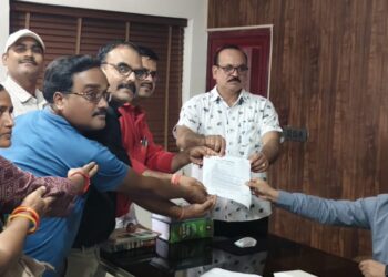 कुसमी ब्लाक में शिक्षकों का हुंकार! प्रमोशन, पेंशन और सेटअप सुधार की मांग को लेकर सौंपा ज्ञापन..