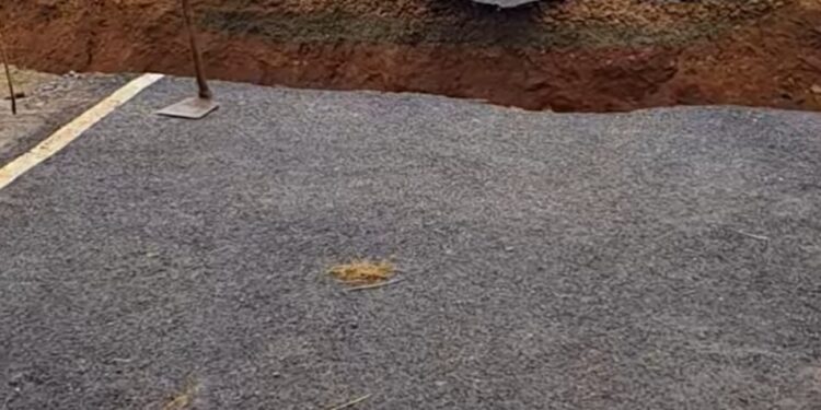 बलरामपुर: भ्रष्टाचार की खाई में डूबती प्रधानमंत्री ग्रामीण सड़क योजना..