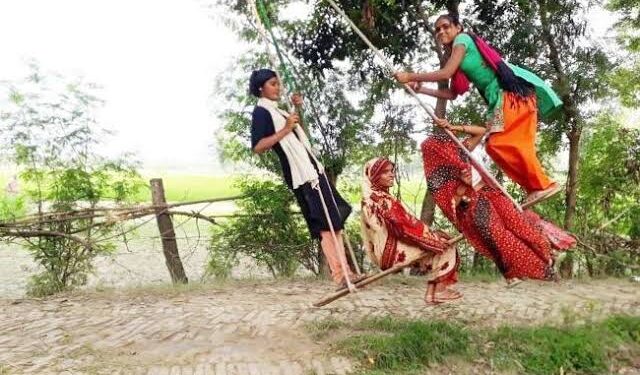 बदलती जीवनशैली ने खत्म की सदियों पुरानी परंपरा सावन में अब नहीं दिखते झूले