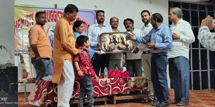 केमिस्ट एशोसियेशन लखना द्वारा नये औषधि निरीक्षक श्री नीलेश शर्मा जी का एक परिचय एवम स्वागत कार्यक्रम का आयोजन JVS रिसोट लखना में