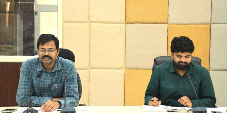 बलरामपुर: कलेक्टर का सख्त रुख–आंगनबाड़ी में लापरवाही बर्दाश्त नहीं..