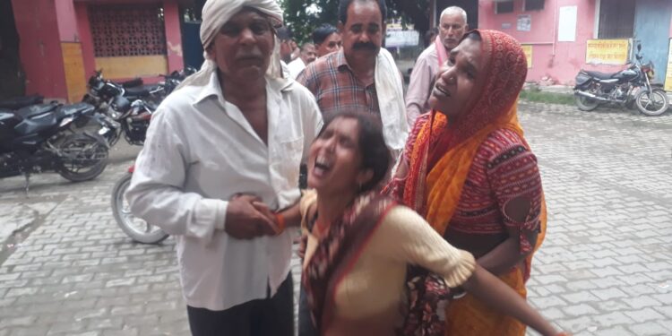 तेज रफ्तार बाइक की टक्कर से रिश्तेदारी से आ रहे बाइक चालक की मौत हुई, पीछे मां व फुफेरी बहिन घायल हो गई