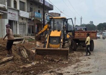 बलरामपुर: यातायात व्यवस्था सुधारने अवैध अतिक्रमण पर सख्त कार्यवाही..