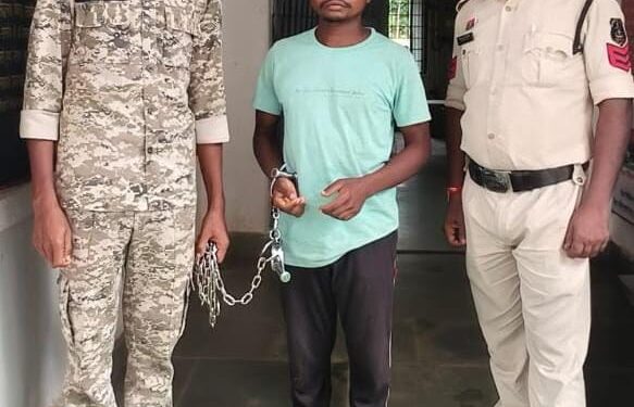 शंकरगढ़: पत्नी पर चरित्र संदेह! पति ने दौड़ा-दौड़ाकर छुरी से किया हमला – महिला गंभीर, आरोपी गिरफ्तार..