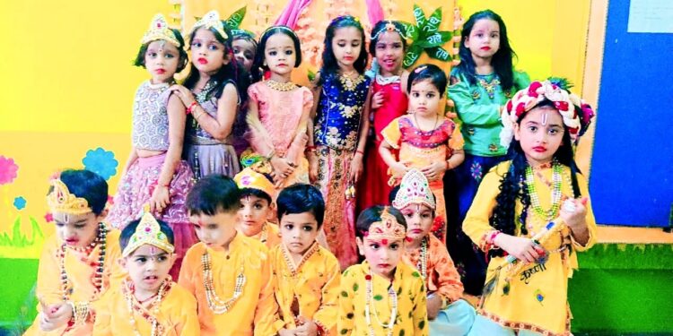 SPEC लखना में भगवान श्रीकृष्ण की छठी पर राधा-कृष्ण प्रतियोगिता का भव्य आयोजन 🌸