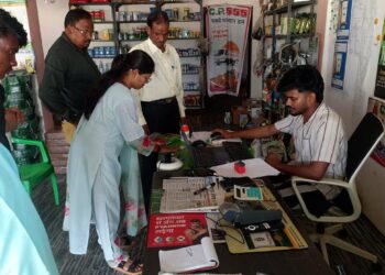 बलरामपुर: अवैध उर्वरक माफियाओं पर प्रशासन का डंडा..
