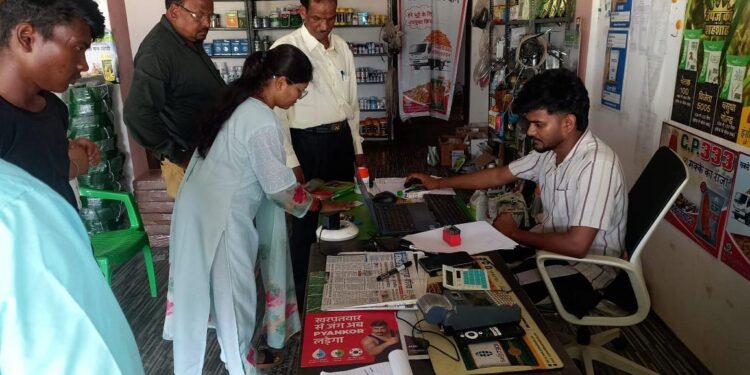 बलरामपुर: अवैध उर्वरक माफियाओं पर प्रशासन का डंडा..