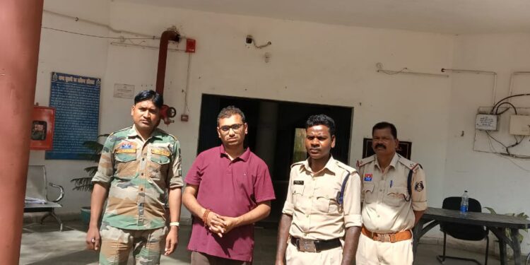 कुसमी: नाबालिक छात्राओं से छेड़छाड़ करने वाला अतिथि शिक्षक गिरफ्तार..