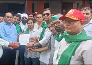 संयुक्त किसान मोर्चा के पदाधिकारीयौ ने तहसीलदार को पांच सूत्रीय ज्ञापन सौंपा