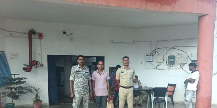 कुसमी: करमा त्यौहार की रात घटी वारदात – घर में सोती महिला से बलात्कार, आरोपी अरविन्द पैकरा गिरफ्तार..