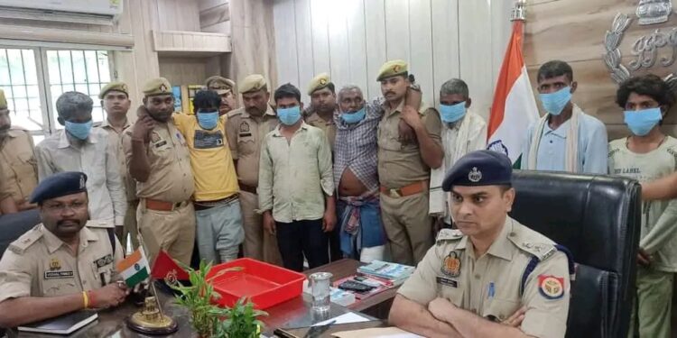 बलरामपुर: गोवंशीय बछड़े के वध में 7 आरोपी गिरफ्तार, 2 घायल पुलिस मुठभेड़ में