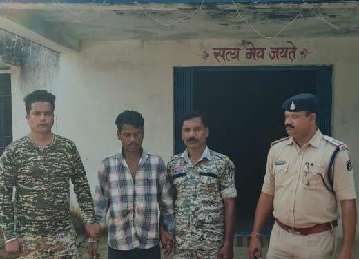 तातापानी: मोबाइल दुकान में चोरी करने वाला आदतन चोर चढ़ा पुलिस के हत्थे..