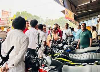 सामरी: केंद्र में भाजपा शासनकाल में बढ़ा था GST, अब सामरी की विधायक उद्धेश्वरी पैकरा ने दुकानों में जाकर बताई छूट और स्वदेशी का मंत्र..