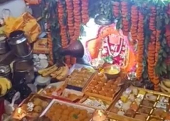 वुढ़वा मंगल पर्व पर हनुमान मंदिर में श्रद्धालुओं की भीड़, छप्पन भोग लगाया