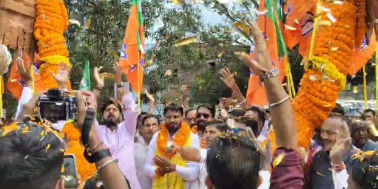 कुसमी: भाजपा युवा मोर्चा प्रदेश अध्यक्ष राहुल टिकहरिया का भव्य स्वागत..