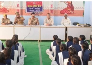मिशन शक्ति फेस- 5 के तहत भरथना पुलिस ने छात्राओं को किया जागरूक
