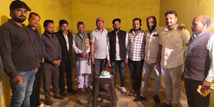 कुसमी: पत्रकारिता,समाज और सौहार्द का हुआ खूबसूरत संगम–साथियों ने दीं ढेरों शुभकामनाएं..