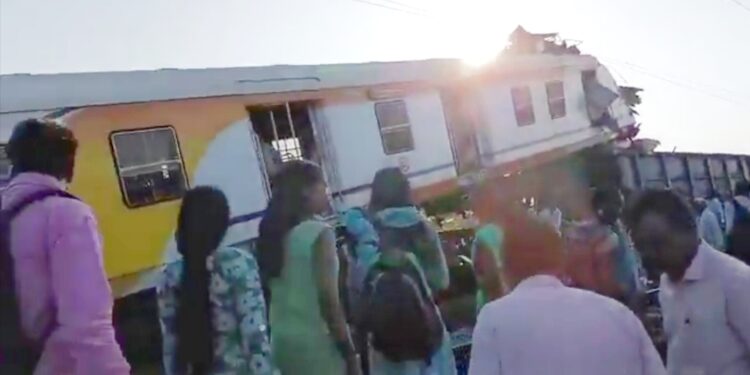 छत्तीसगढ़ के बिलासपुर में बड़ा रेल हादसा, पैसेंजर ट्रेन और मालगाड़ी में जबरदस्त टक्कर