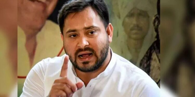बिहार चुनाव: महिलाओं के खाते में ₹30,000 और पुरानी पेंशन योजना लागू — तेजस्वी यादव का नया चुनावी दांव