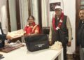 अच्छा कार्य करने वाले दो बीएलओ को डीएम ने किया सम्मानित