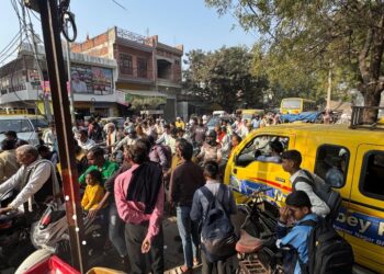 भरथना में फुटपाथ पर अतिक्रमण,रोजाना लगता जाम